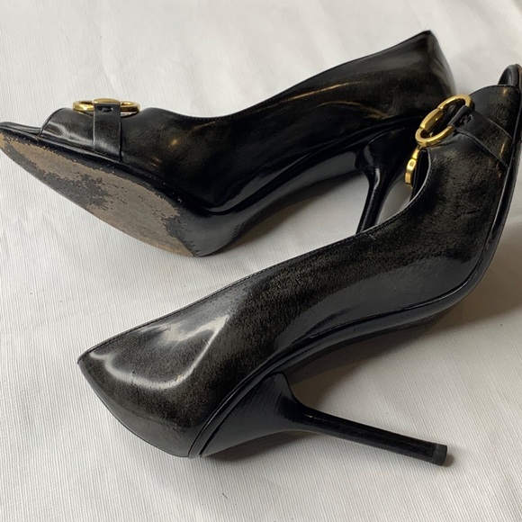 Gucci patent distressed horsebit peep toe pumps 9 - Picture 9 of 9